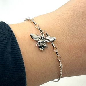 Stripe Bee Bracelet Silver, magnetic rhinestone closure